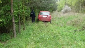 Po pościgu policjanci zatrzymali sprawcę kradzieży samochodu