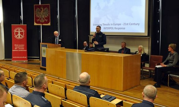 Konferencja naukowa &quot;Bezpieczeństwo w pierwszej i drugiej dekadzie XXI wieku w wymiarze krajowym i międzynarodowym. Zagrożenia i perspektywy&quot;