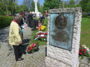 Złożenie wieńców przed Pomnikiem Bitwy o Monte Cassino.