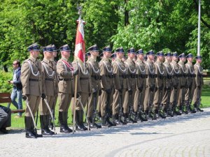 Złożenie wieńców przed Pomnikiem Bitwy o Monte Cassino.