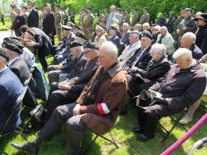 Złożenie wieńców przed Pomnikiem Bitwy o Monte Cassino.