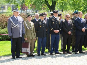 Złożenie wieńców przed Pomnikiem Bitwy o Monte Cassino.