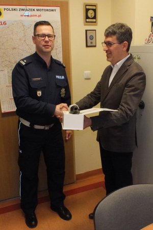 Kolejna darowizna Automobilklubu Kujawsko-Pomorskiego dla policjantów