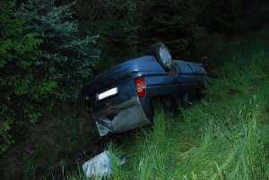 Uciekał samochodem z kobietą w ciąży będąc pod wpływem narkotyków i bez prawo jazdy