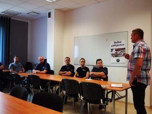 Policjanci ratują życie