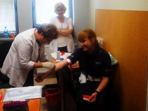 Policjanci ratują życie