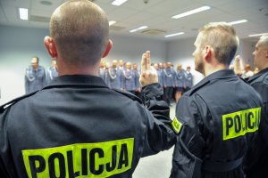 Ślubowanie nowo przyjętych policjantów