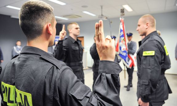 Ślubowanie nowo przyjętych policjantów