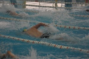 Pływanie na dystansie 50 m z holowaniem manekina na dystansie 25 m