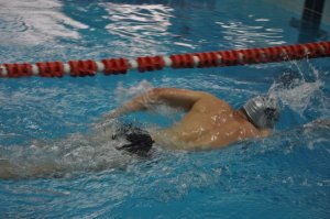 Pływanie na dystansie 50 m z holowaniem manekina na dystansie 25 m