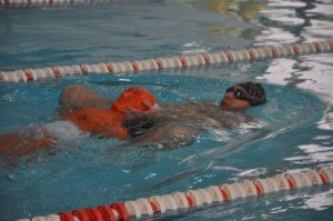 Pływanie na dystansie 50 m z holowaniem manekina na dystansie 25 m