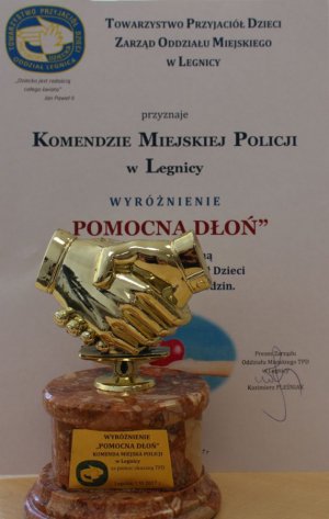 Komenda Miejska Policji w Legnicy nagrodzona statuetką „Pomocna dłoń”