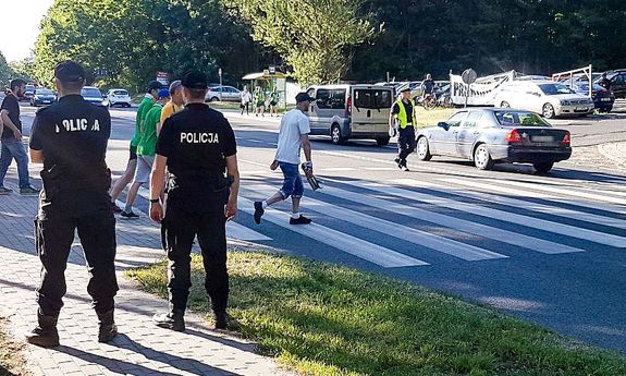 Żużlowe emocje na torze - poza nim spokojnie i bezpieczne