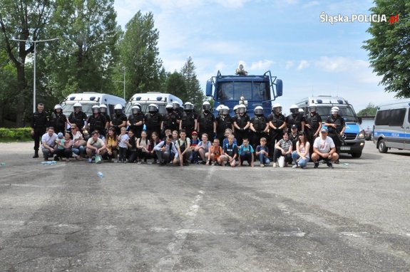 Policjanci oddziału dla dzieci niesłyszących