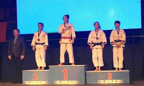 zawodniczki na podium