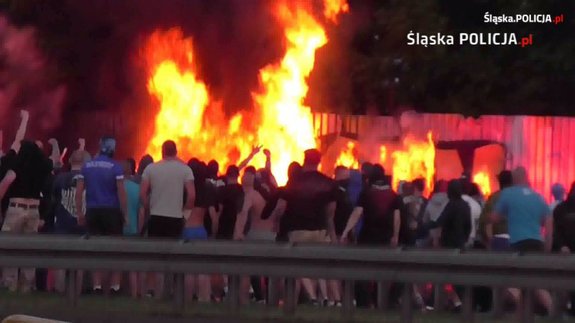 Skuteczna interwencja policji podczas zbiegowiska pseudokibiców