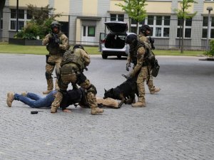 Policyjne ćwiczenia w Ambasadzie Niemiec
