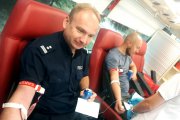 pobór krwi przed wschowską komendą policji