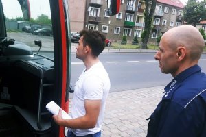 pobór krwi przed wschowską komendą policji