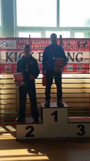 Policyjny mistrz w kickboxingu