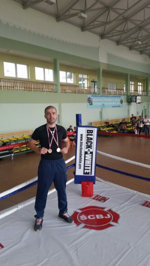 Policyjny mistrz w kickboxingu