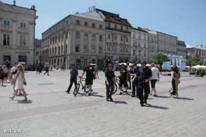 Włoscy policjanci patrolują ulice polskich miast