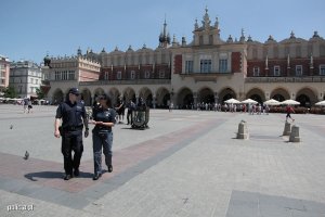 Włoscy policjanci patrolują ulice polskich miast