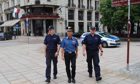 Włoscy policjanci patrolują ulice polskich miast