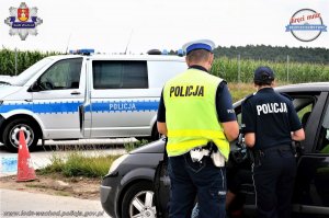 policjanci prowadzący akcję profilaktyczną na MOP-ach przy autostradzie A-1