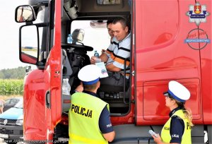 policjanci prowadzący akcję profilaktyczną na MOP-ach przy autostradzie A-1