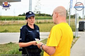 policjanci prowadzący akcję profilaktyczną na MOP-ach przy autostradzie A-1
