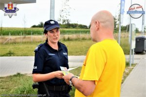 policjanci prowadzący akcję profilaktyczną na MOP-ach przy autostradzie A-1