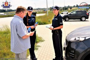 policjanci prowadzący akcję profilaktyczną na MOP-ach przy autostradzie A-1