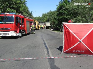 Policjanci wyjaśniają okoliczności tragedii na drodze