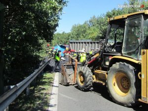 Policjanci wyjaśniają okoliczności tragedii na drodze