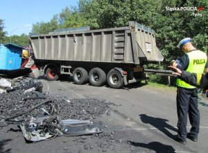 Policjanci wyjaśniają okoliczności tragedii na drodze