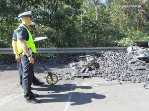 Policjanci wyjaśniają okoliczności tragedii na drodze