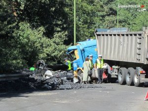 Policjanci wyjaśniają okoliczności tragedii na drodze