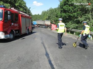 Policjanci wyjaśniają okoliczności tragedii na drodze