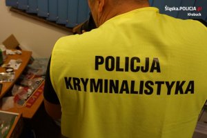 policjant podczas wykonywania czynności