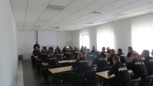 Policjanci oddziałów prewencji w służbie mieszkańcom terenów spustoszonych nawałnicą