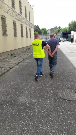 Policjant z zatrzymanym