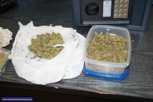 zabezpieczona marihuana w worku i pudełku