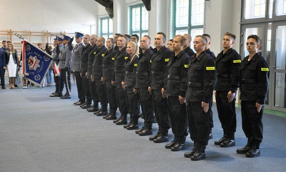 ślubowanie nowych  policjantów