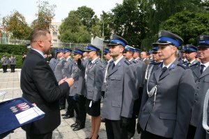 Ślubowanie młodych funkcjonariuszy, wręczenie odznaczeń, medali i nagród