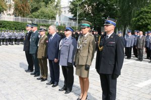 Ślubowanie młodych funkcjonariuszy, wręczenie odznaczeń, medali i nagród