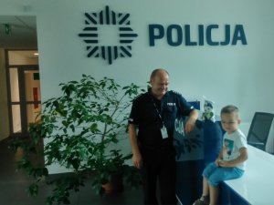 Antoś zwiedza jednostkę policji w Łańcucie