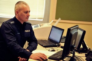 asp. szt. Arnold Zieliński - dyżurny wschowskiej Policji