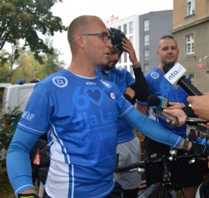 Policjanci z Samodzielnego Pododdziału Prewencji Policji w Opolu rozpoczęli trasę na rowerach do Świnoujścia