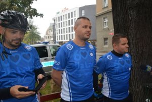 Policjanci z Samodzielnego Pododdziału Prewencji Policji w Opolu rozpoczęli trasę na rowerach do Świnoujścia